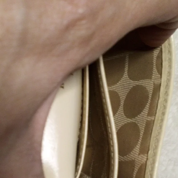 KATE SPADE RARE YELLOW GORGEOUS WALLET LIKE NEW NO CALL OUTS & RARE!! - Picture 7 of 12